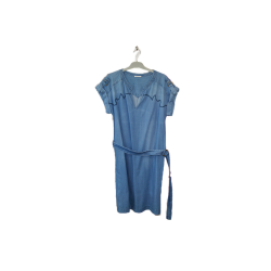 Robe IKKS en chambray bleu avec ceinture et empiècement surpiqué